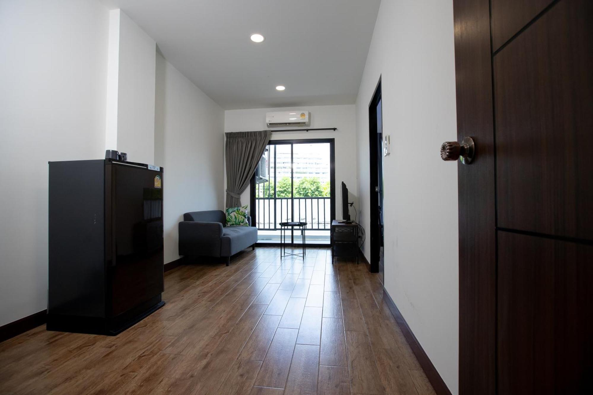 Room 36 Service Apartment Bangkok Exterior photo
