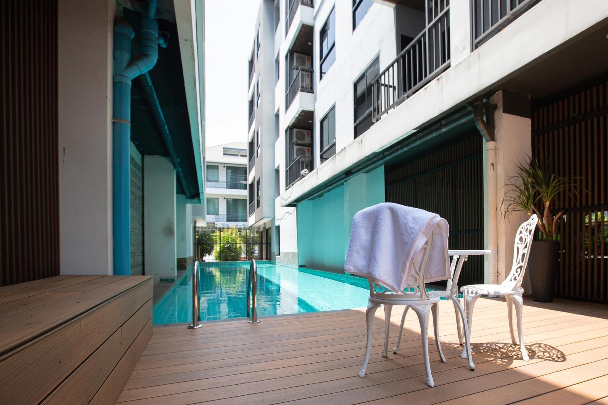Room 36 Service Apartment Bangkok Exterior photo