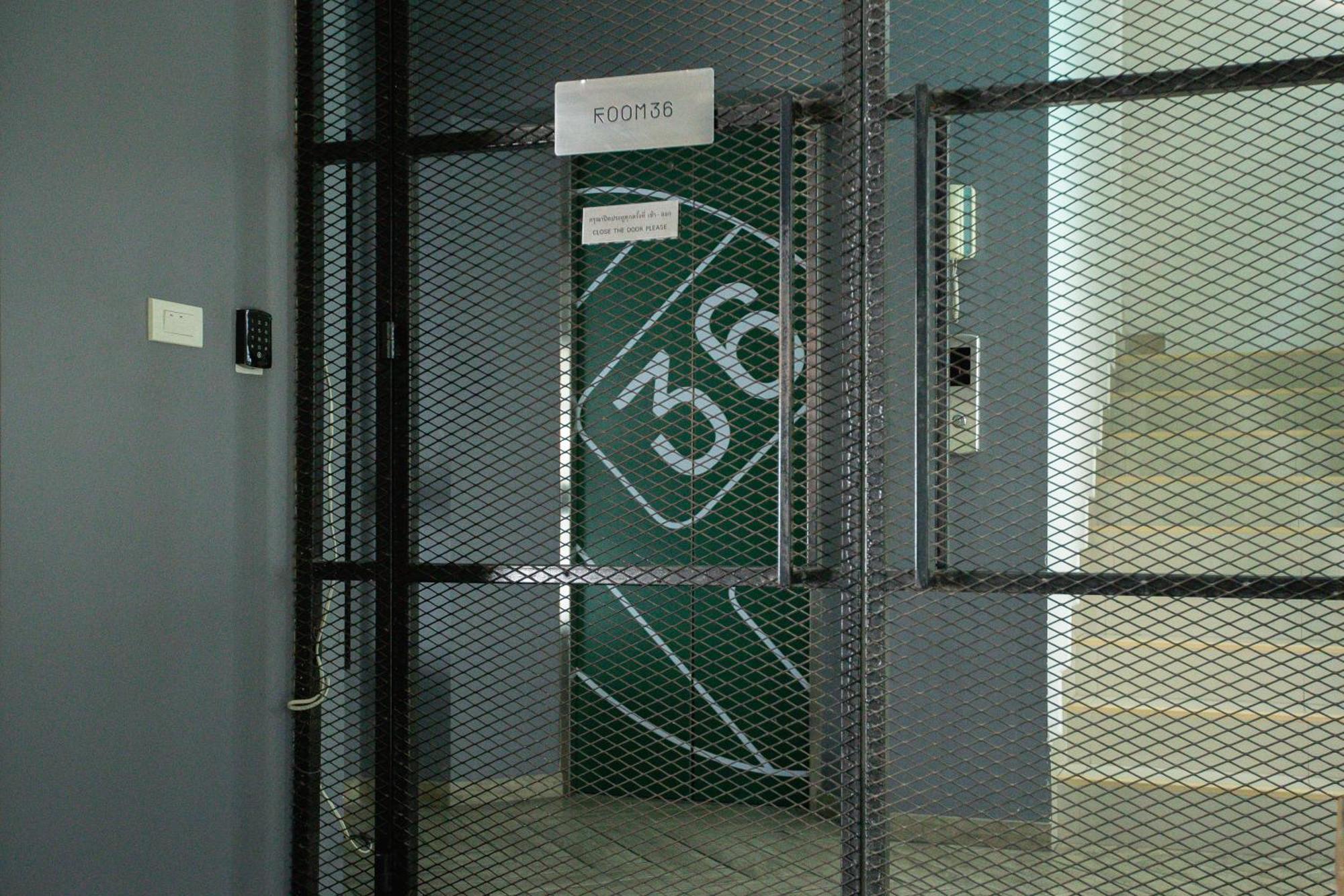 Room 36 Service Apartment Bangkok Exterior photo